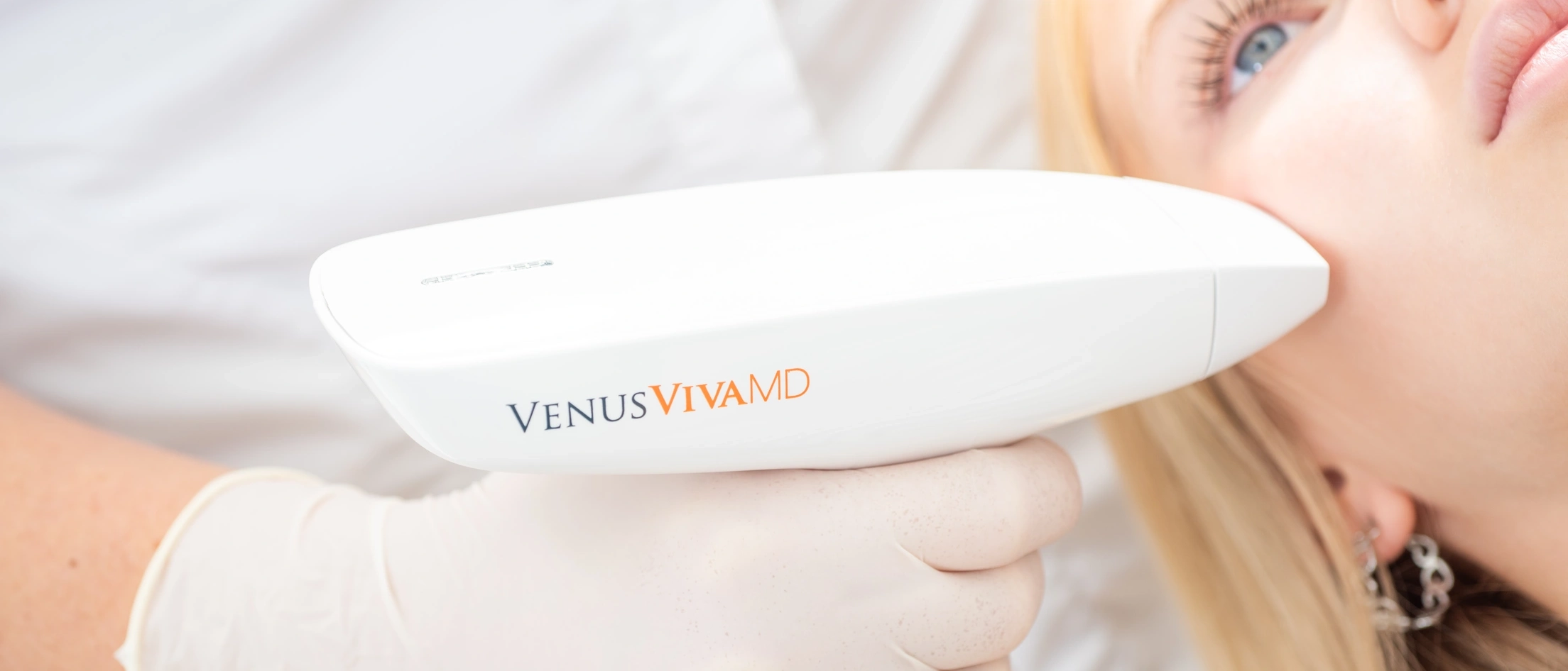 Venus Viva MD Handstück bei der Radiofrequenz-Behandlung